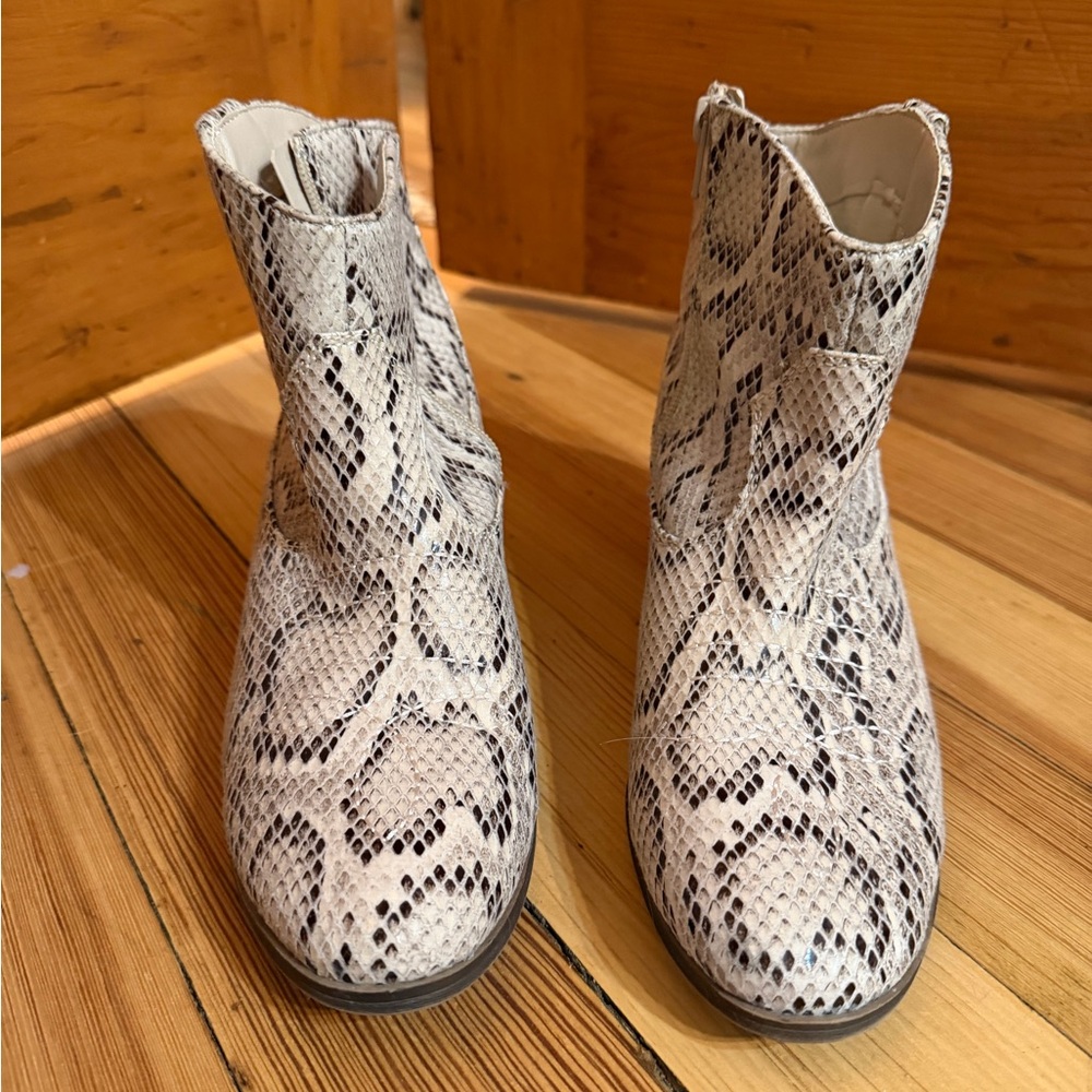 Kohl's Snake-Print Ankle Booties in White and Black